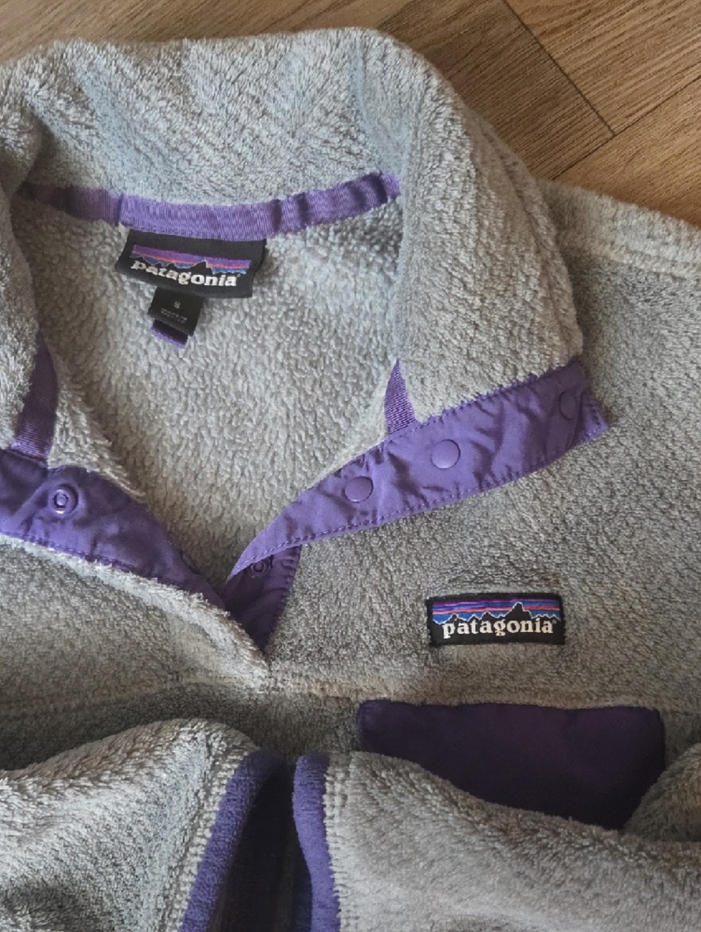 Patagonia Light Gray and Purple Snap-Neck Fleece Pullover - Picture 3 of 5